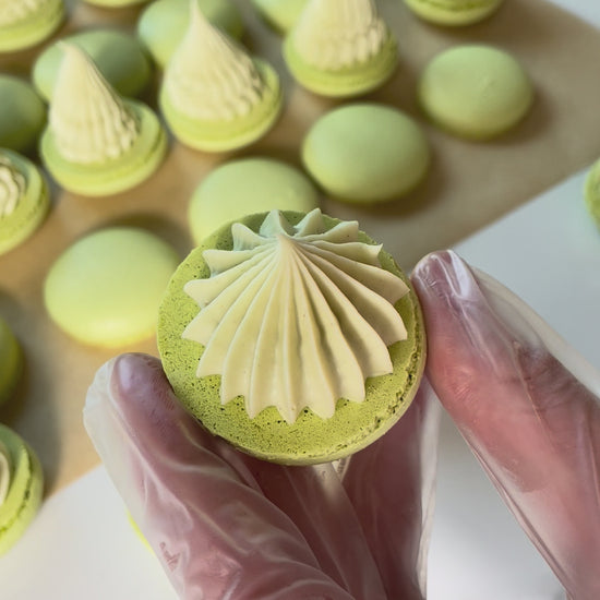 Pistachio_Raspberry_macaron_filling